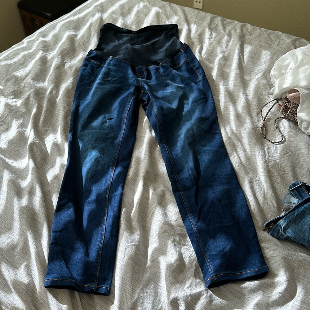 Maternity jeans full waist band.